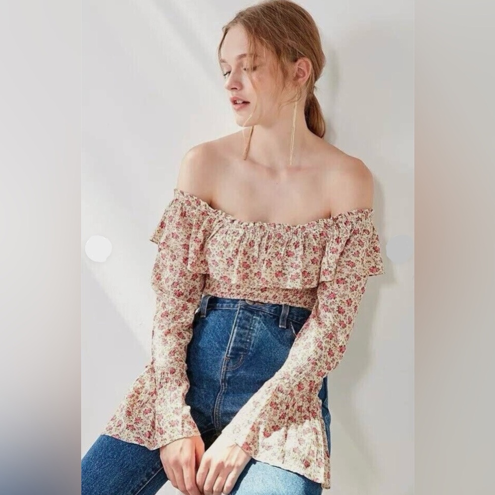 Kimchi Blue Kimora Smocked Ruffle Off-The-Shoulder Top. Size S